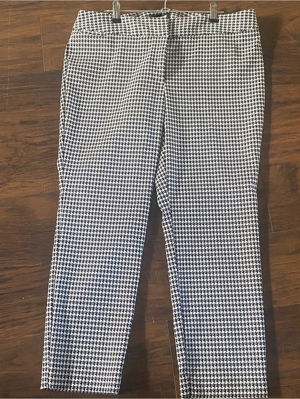 Liz Claiborne Black and White Houndstooth Pants - Picture 2 of 5